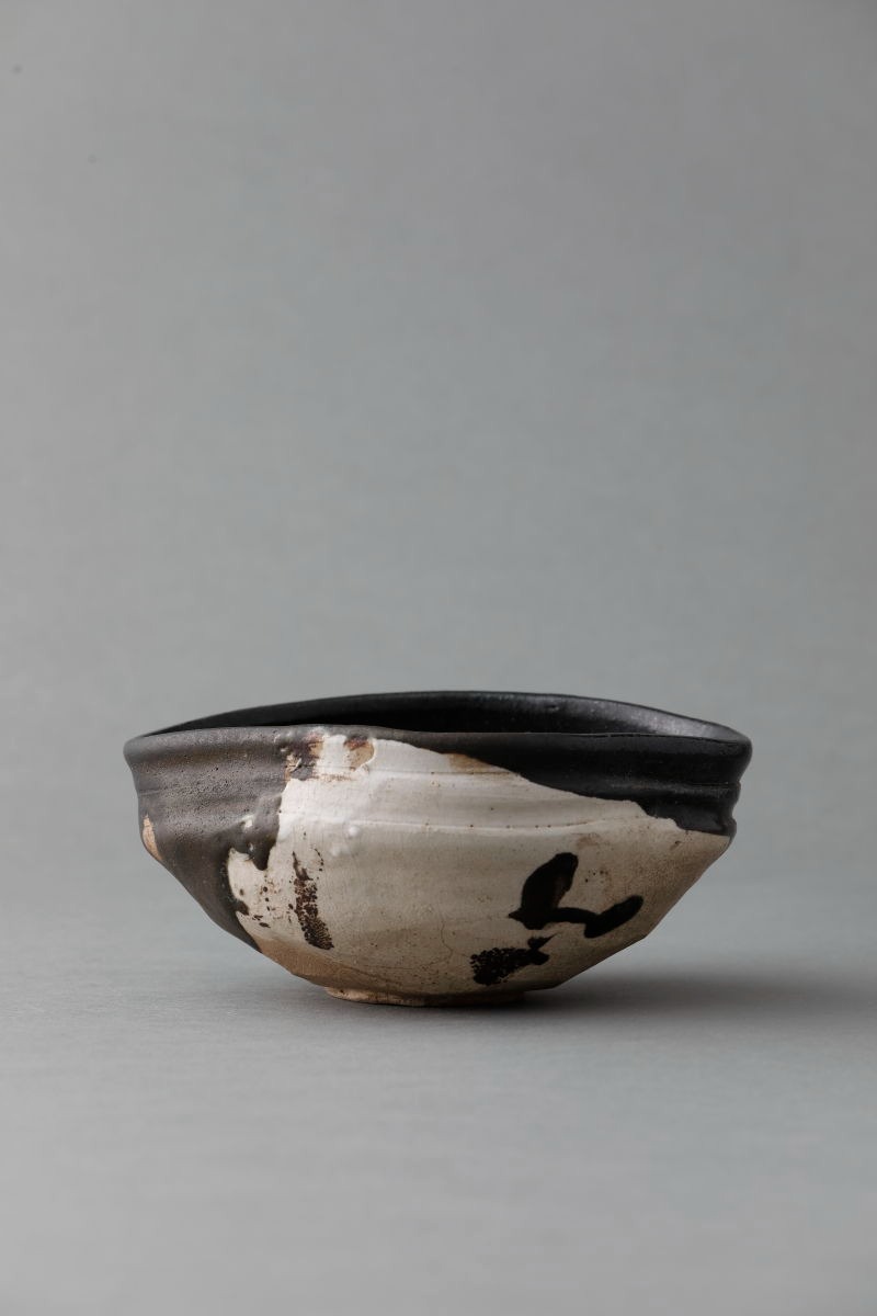 《織部黒茶盌》